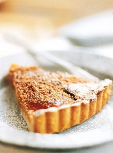 Apple and amaretti tart