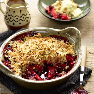 Apple and berry crumble