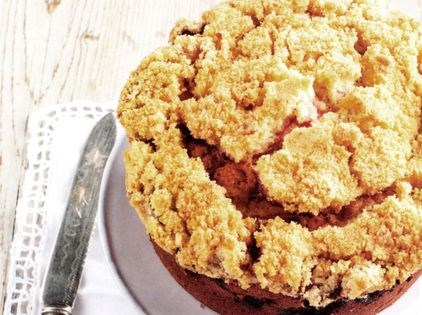 Apple and blackberry crumble cake