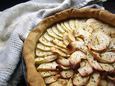 Apple and cardamom tart