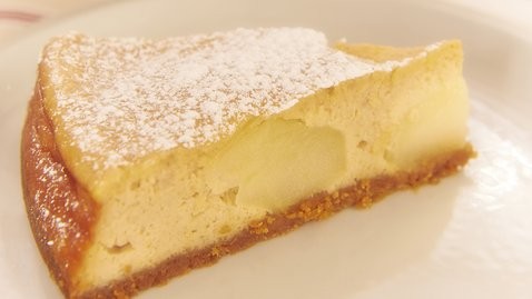 Apple and cinnamon baked cheesecake
