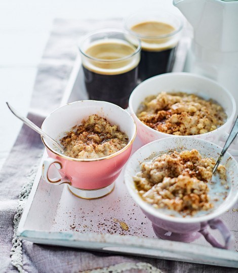 Apple and cinnamon porridge