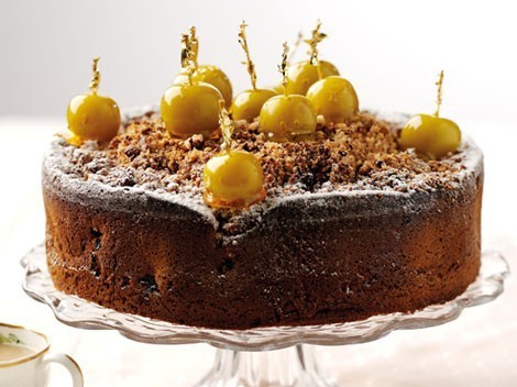 Apple and cinnamon streusel cake