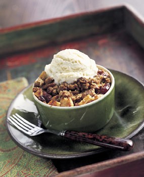 Apple and cranberry crisps with ginger-pecan topping