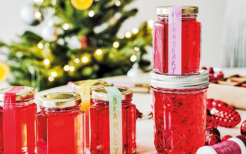Apple and cranberry Paradise jelly