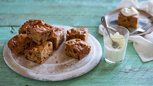 Apple and fig cake