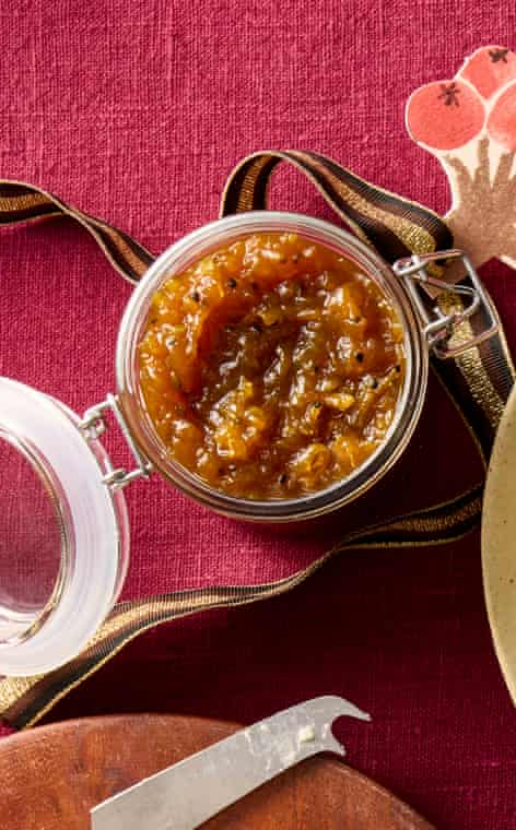 Apple and ginger chutney