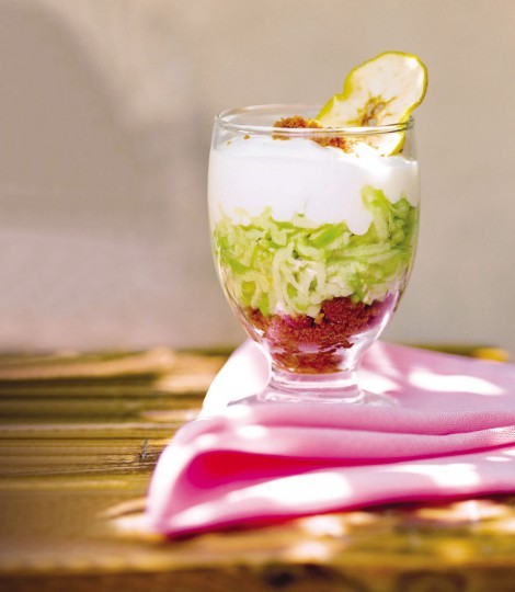 Apple and ginger yogurt pots