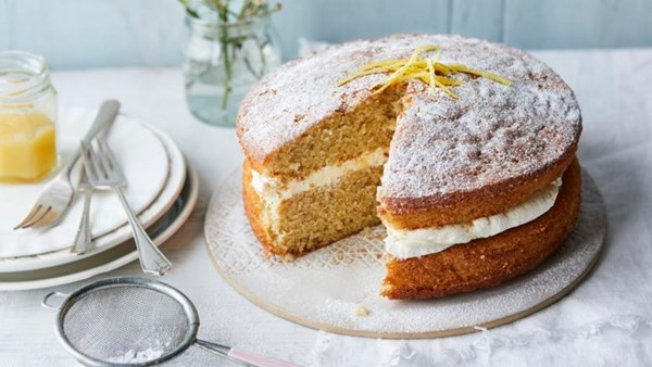 Apple and lemon sandwich cake