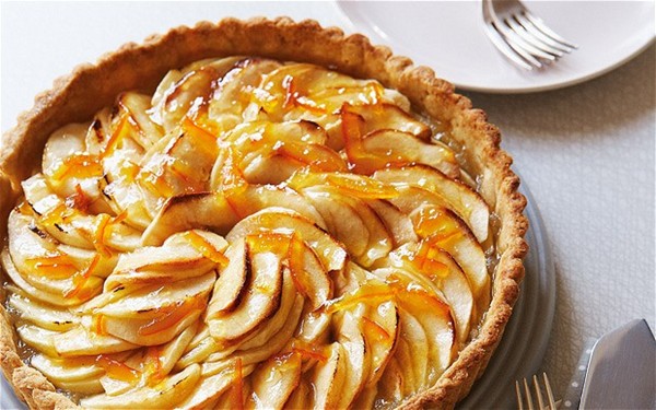 Apple and marmalade tart