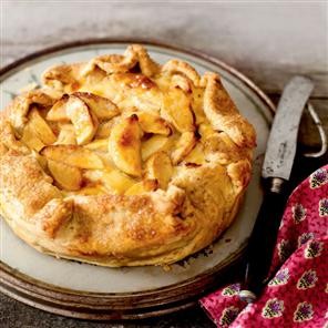 Apple and nutmeg custard pie