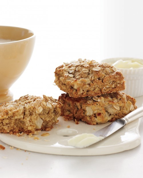 Apple and oat scones with cinnamon and nutmeg