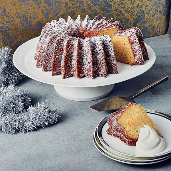 Apple and olive oil bundt cake