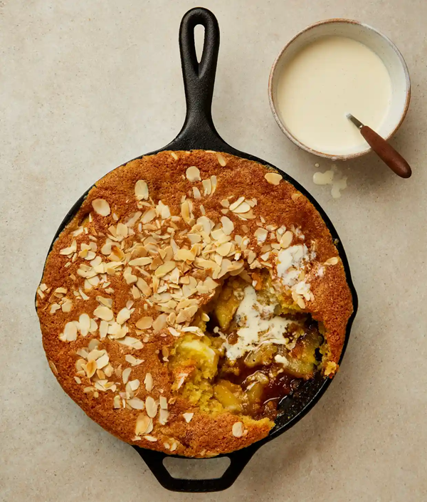 Apple and pear Eve's pudding with vanilla cream