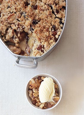 Apple and quince crisp with rum raisins