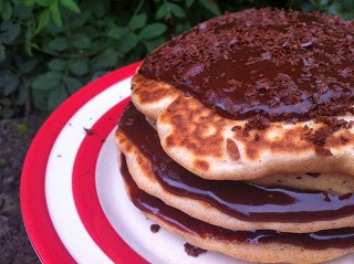 Apple and raisin pancakes with honeyed chocolate sauce