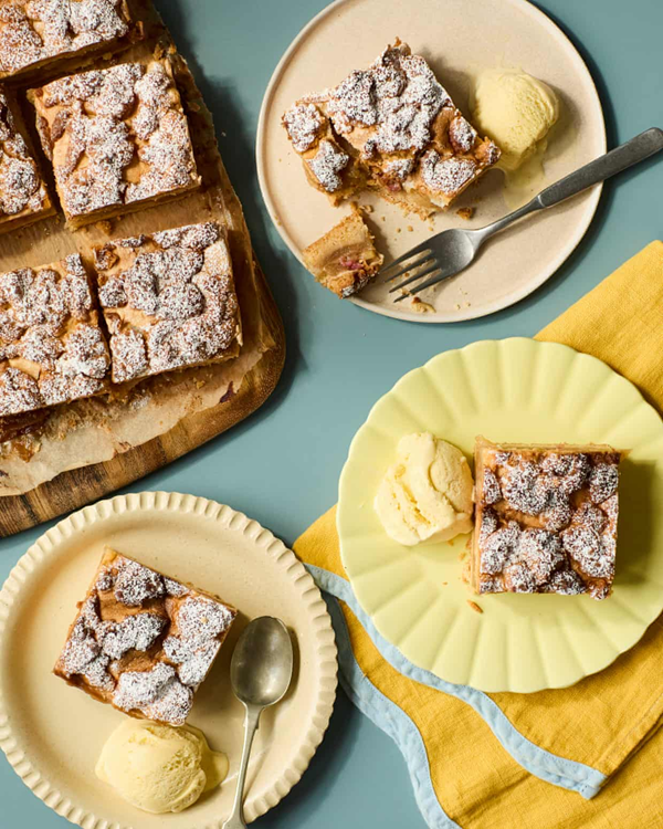 Apple and rhubarb crumb bars