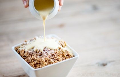 Apple and rhubarb crumble
