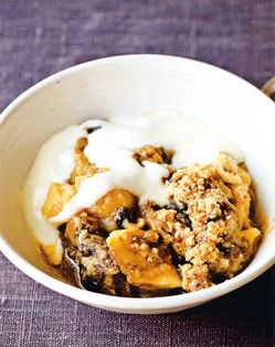 Apple and rum crumble