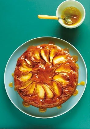 Apple and spice cake