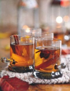Apple and spice vin chaud