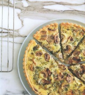 Apple, bacon & Gruyère quiche