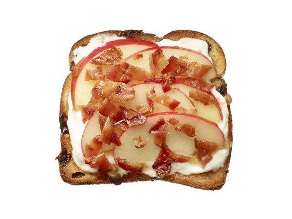 Apple-bacon toast 