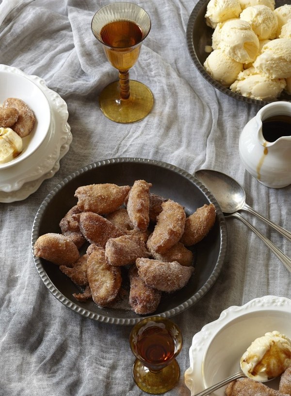 Apple beignets