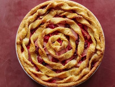 Apple-berry twist pie
