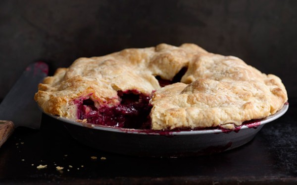 Apple blackberry pie