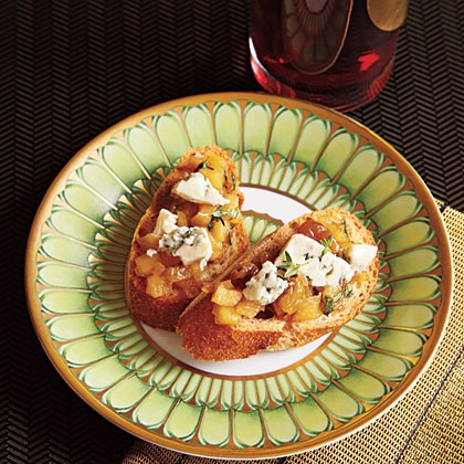 Apple-blue cheese chutney
