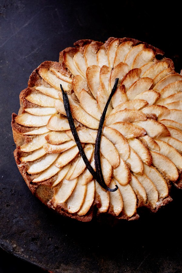 Apple buckwheat cake