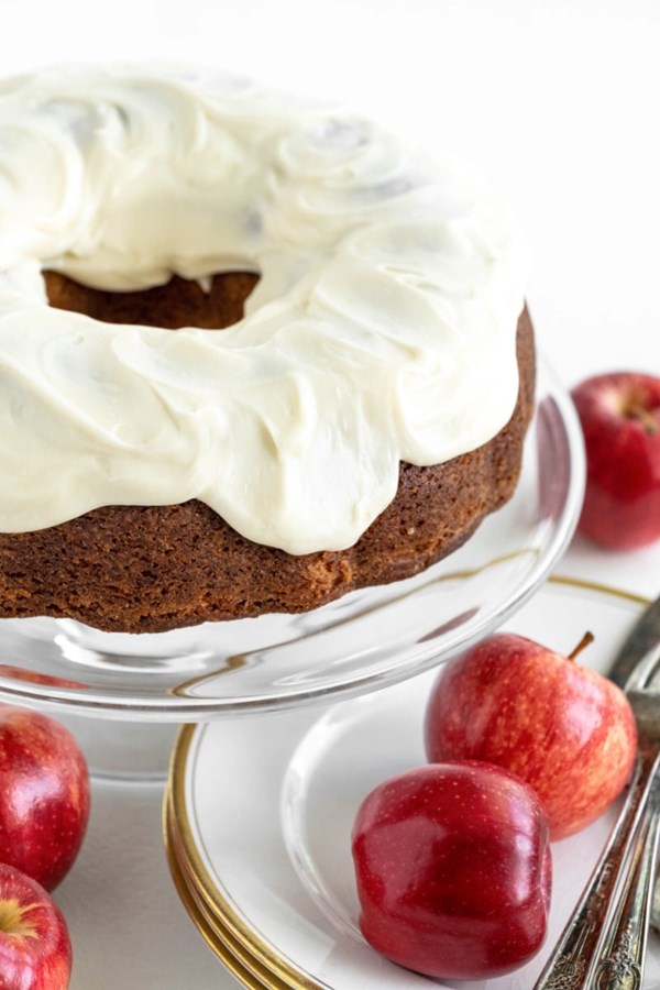 Apple bundt cake with cream cheese icing
