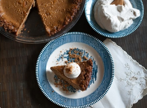 Apple butter pie with Biscoff speculoos cookie crust