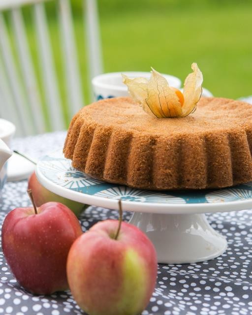 Apple cake