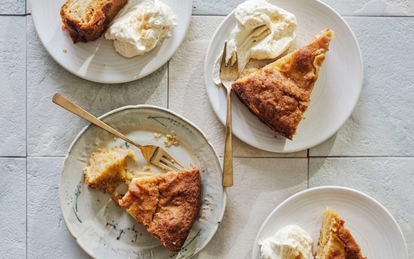 Apple cake with cider brandy cream 