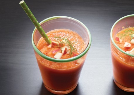 Apple, carrot, ginger, and fennel smoothie