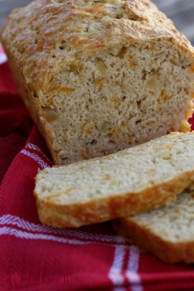 Apple cheddar beer bread