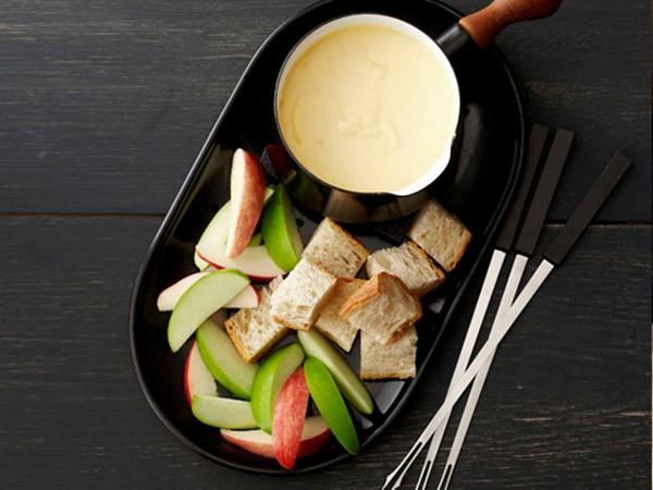 Apple-cheddar fondue