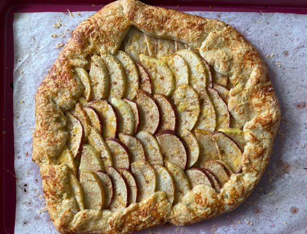 Apple cheddar galette