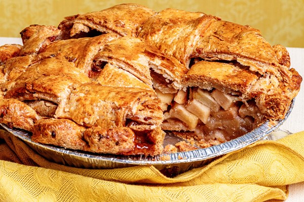 Apple cheddar rye pie