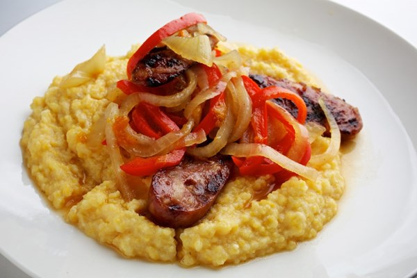 Apple-chicken sausage with apricot-pepper relish