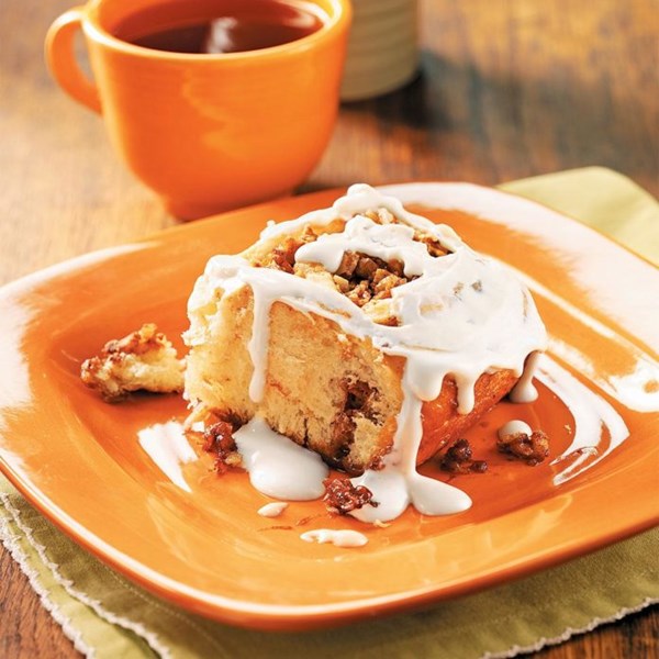 Apple cider cinnamon rolls