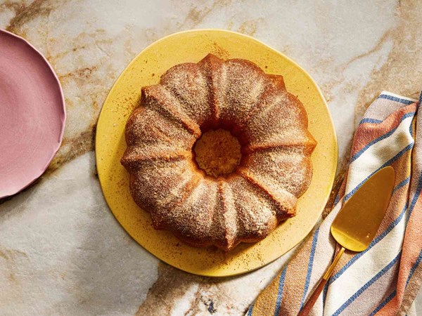 Apple cider doughnut cake 