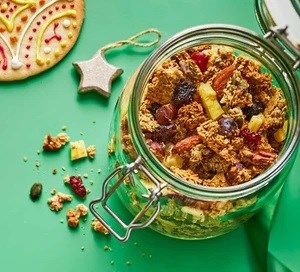 Apple, cinnamon & stem ginger granola
