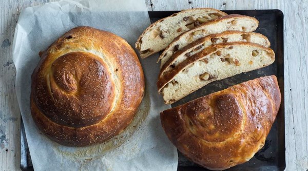 Apple, cinnamon and honey challah