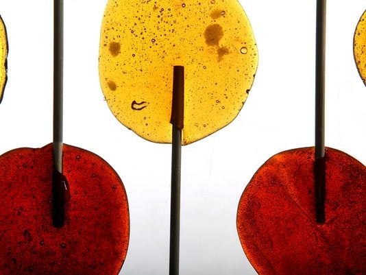 Apple-cinnamon and maple lollipops