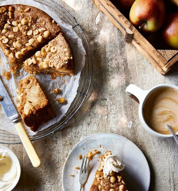 Apple, cinnamon and olive oil cake