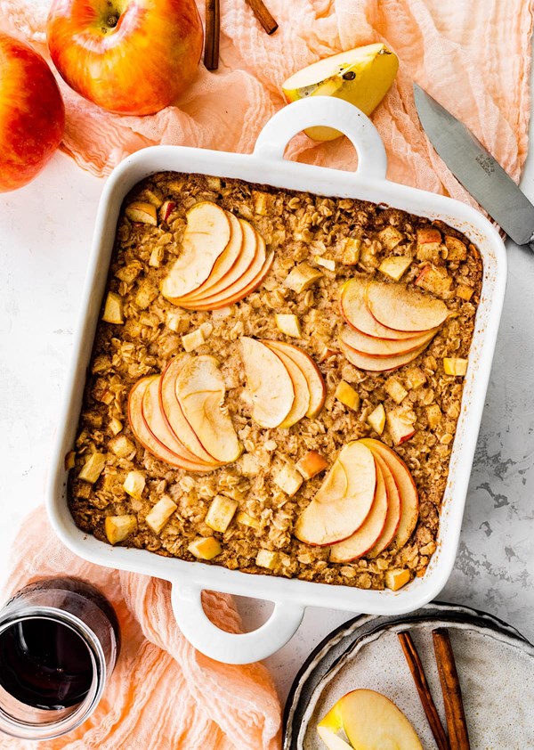 Apple cinnamon baked oatmeal