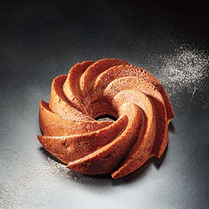 Apple-cinnamon bundt cake
